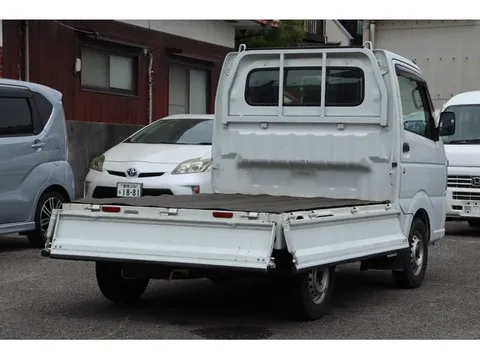Mazda Scrum Truck