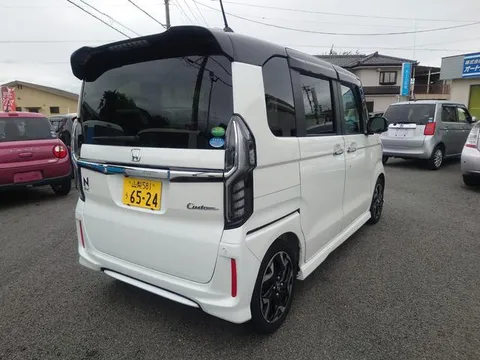 Honda N-BOX Custom