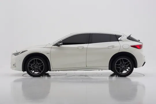 Infiniti Q30