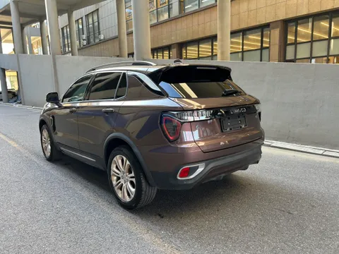 Lynk & Co 01