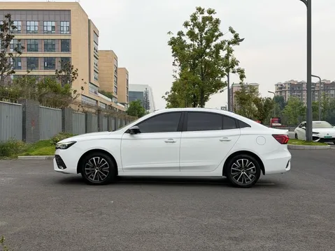 Roewe i5