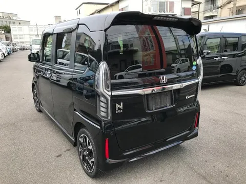Honda N-BOX Custom