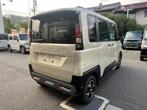 Mitsubishi Delica Mini