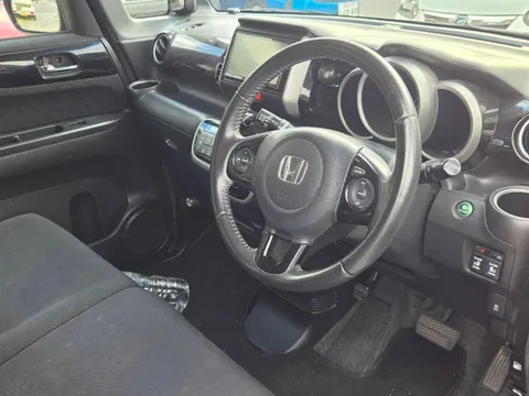 Honda N-BOX Custom