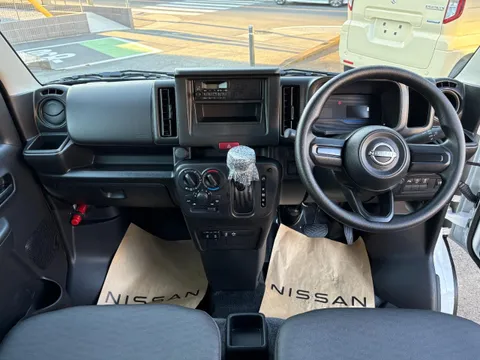 Nissan Clipper Van