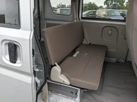 Nissan Clipper Van