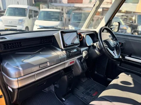 Suzuki Spacia Gear