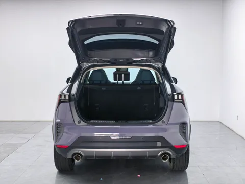 Lynk & Co 06