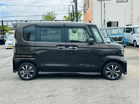 Honda N-BOX Custom