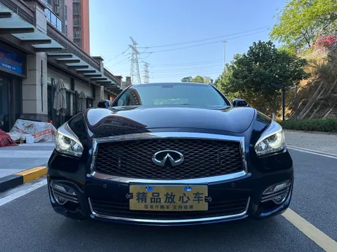 Infiniti Q70