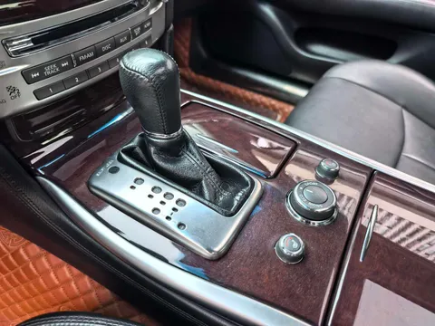 Infiniti Q70