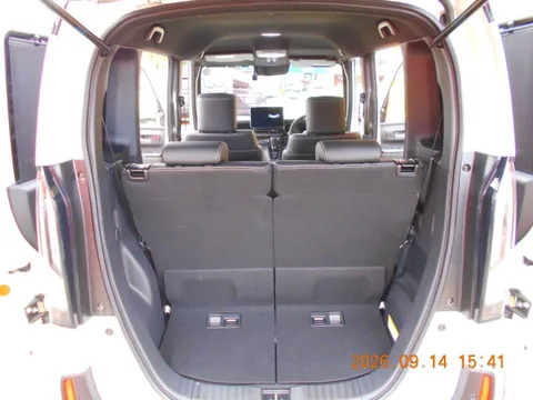 Honda N-BOX Custom