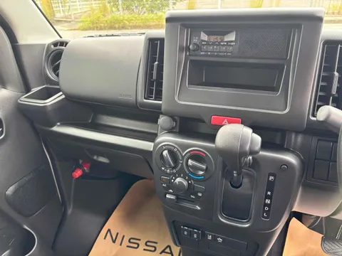 Nissan Clipper Van