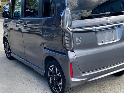 Honda N-BOX Custom