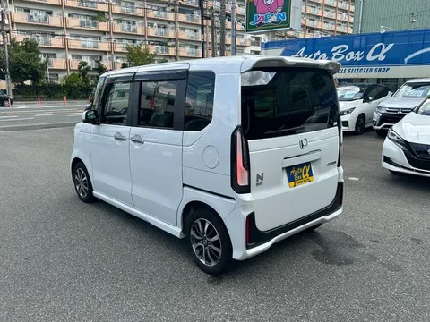 Honda N-BOX Custom