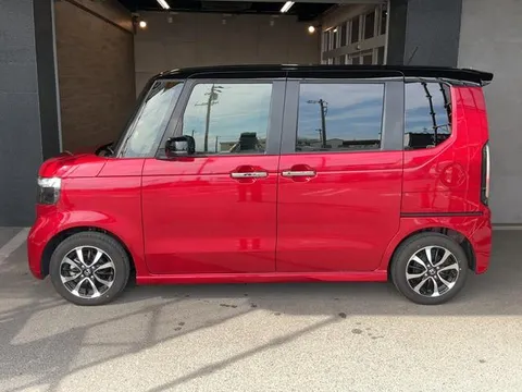 Honda N-BOX Custom