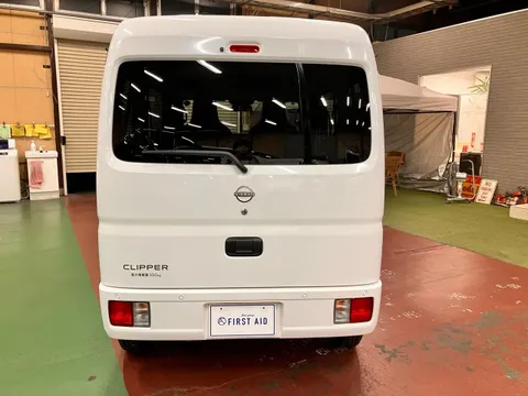 Nissan Clipper Van