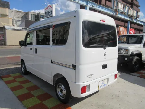 Nissan Clipper Van