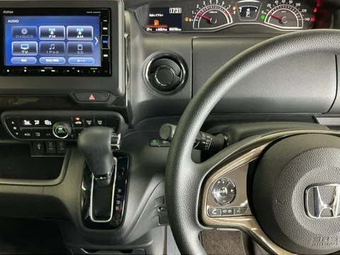 Honda N-BOX Custom