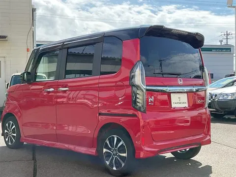 Honda N-BOX Custom