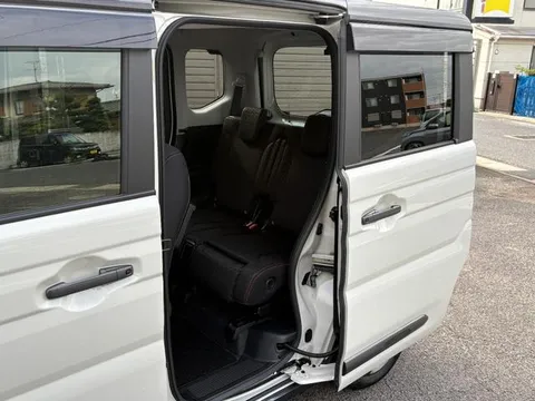 Suzuki Spacia Gear