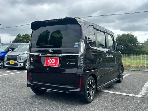 Honda N-BOX Custom