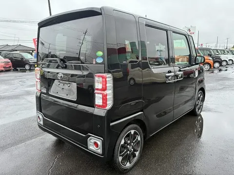 Toyota Pixis Mega