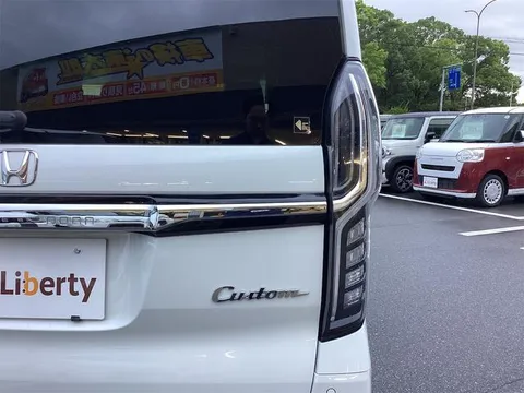 Honda N-BOX Custom