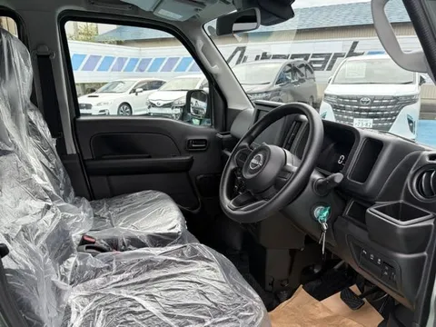 Nissan Clipper Van