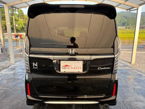 Honda N-BOX Custom