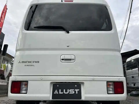 Mitsubishi Minicab Van