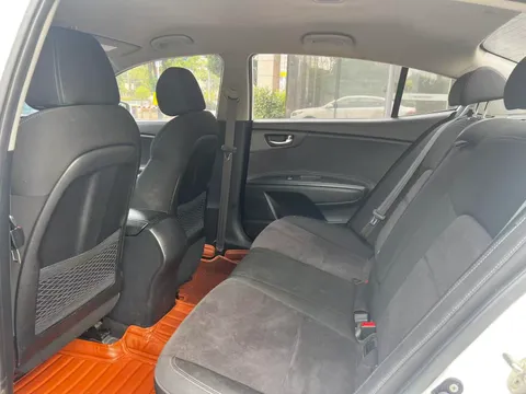Kia K4