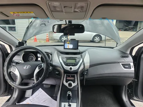 Hyundai Elantra (Avante)