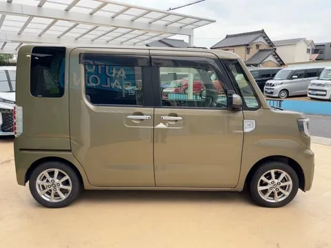 Toyota Pixis Mega
