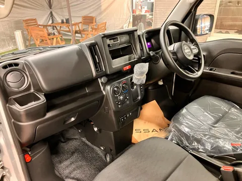 Nissan Clipper Van