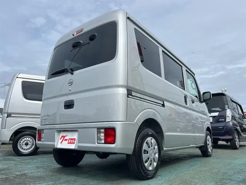 Nissan Clipper Van
