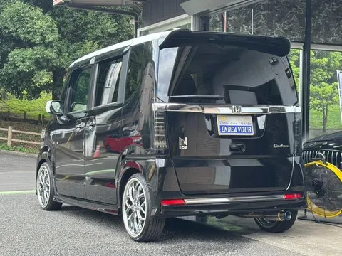Honda N-BOX Custom