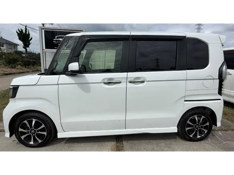 Honda N-BOX Custom