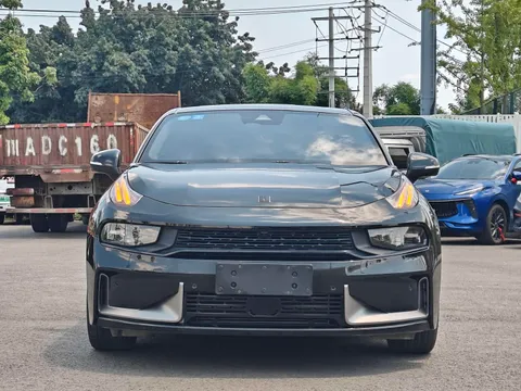 Lynk & Co 03