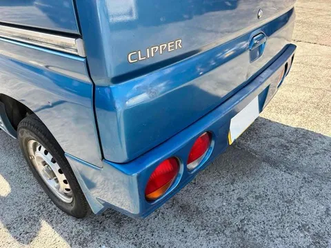 Nissan Clipper Van