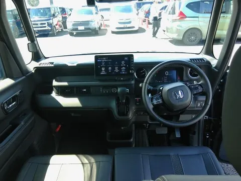 Honda N-BOX Custom