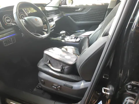 Hongqi HS5