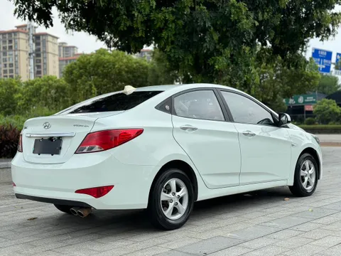 Hyundai Reina