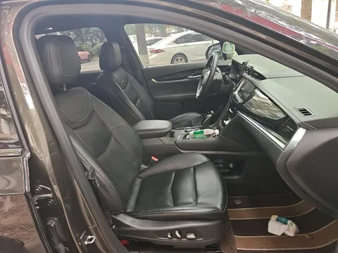 Cadillac XT6