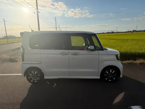Honda N-BOX Custom