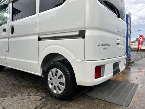 Mitsubishi Minicab Van