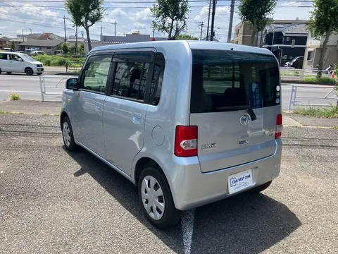 Toyota Pixis Space