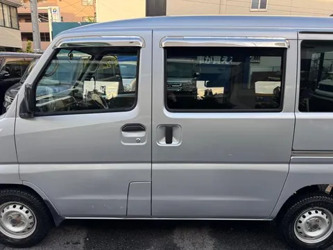 Mitsubishi Minicab Van