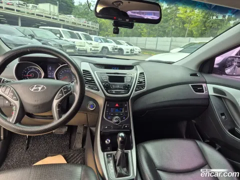 Hyundai Elantra (Avante)