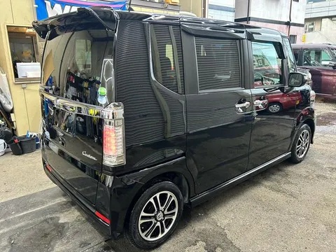 Honda N-BOX Custom